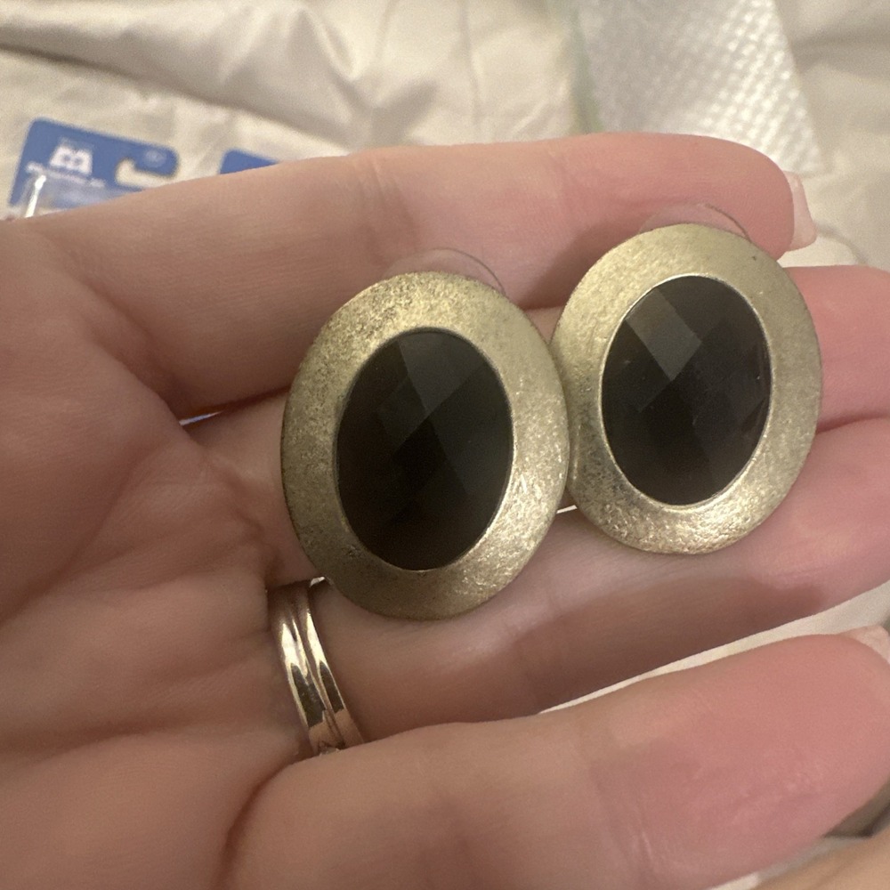Vintage Gold‎ Toned Faceted Faux Onyx Black Stud Earrings Posts Costume Jewelry